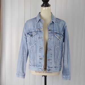 Levi's Women's Light Blue Denim Jacket .